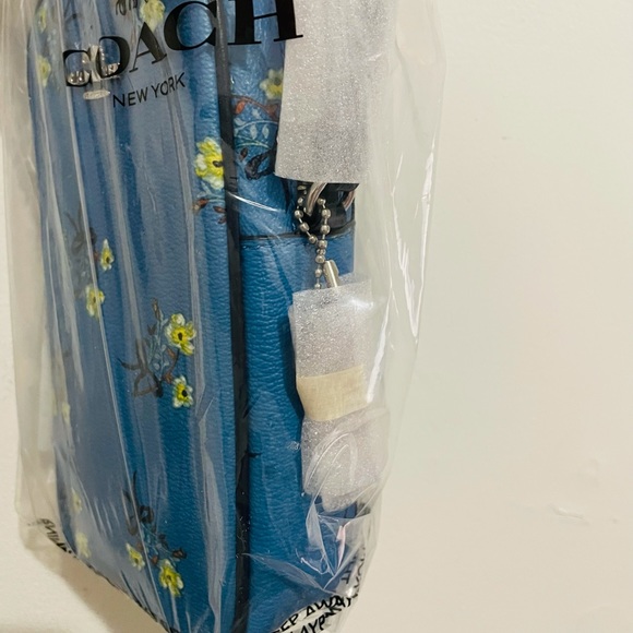 North South Zip iPhone Crossbody with Floral bow print - Picture 6 of 6